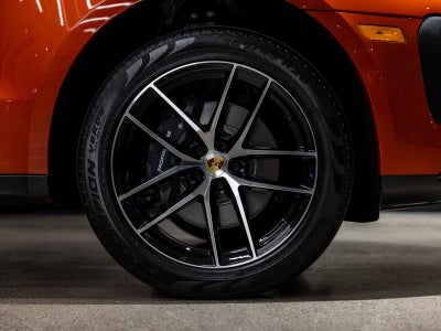 2025 Porsche Macan Base