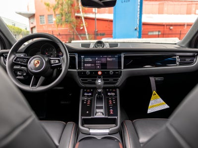 2025 Porsche Macan Base