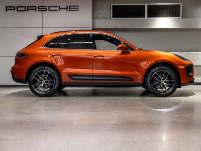 2025 Porsche Macan Base