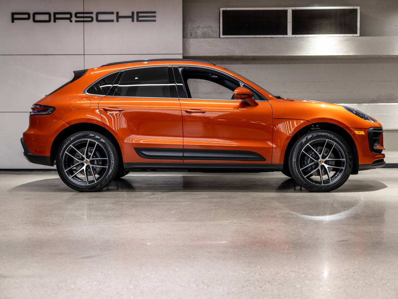 2025 Porsche Macan Base
