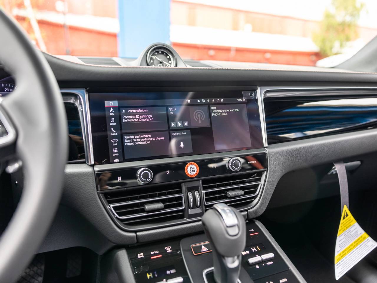 2025 Porsche Macan Base