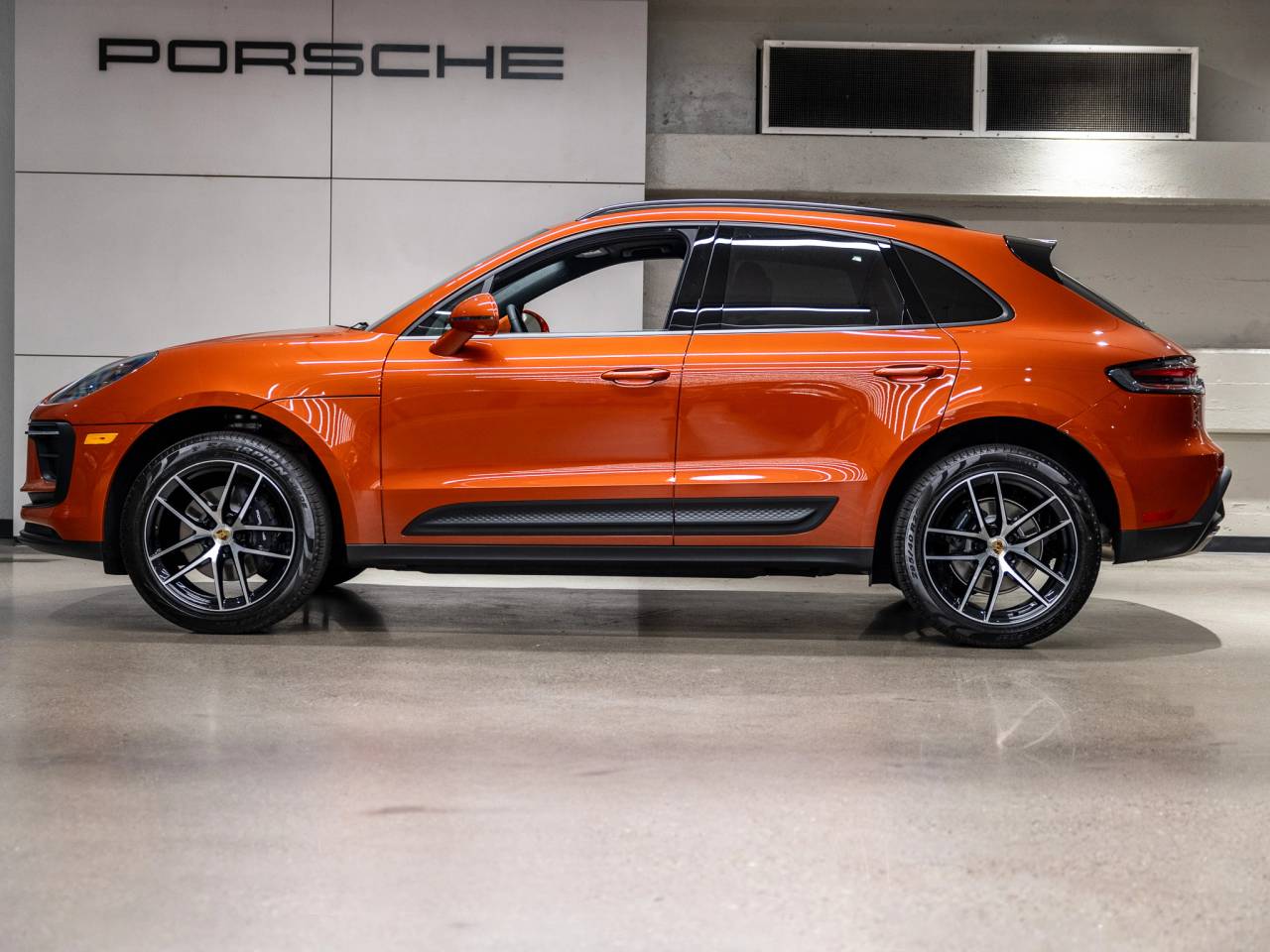 2025 Porsche Macan Base