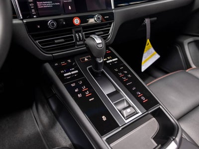 2025 Porsche Macan Base