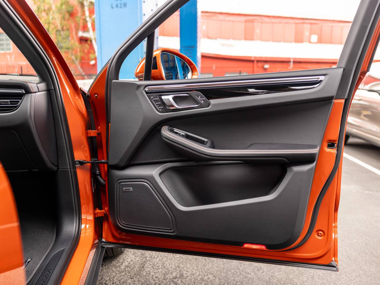 2025 Porsche Macan Base