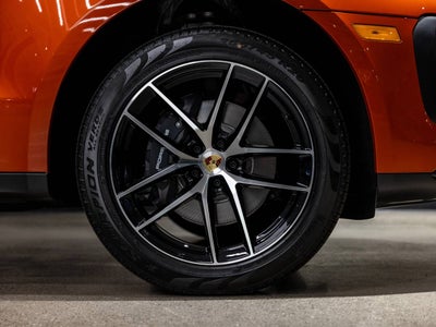 2025 Porsche Macan Base
