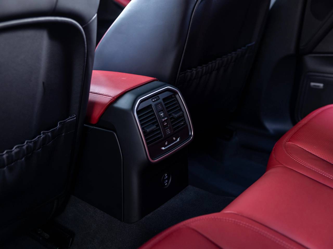 2025 Porsche Macan Macan T