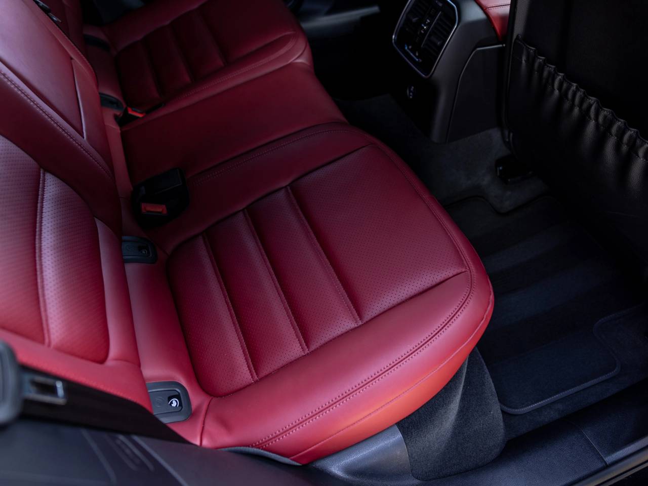 2025 Porsche Macan Macan T