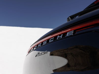 2023 Porsche Macan Base