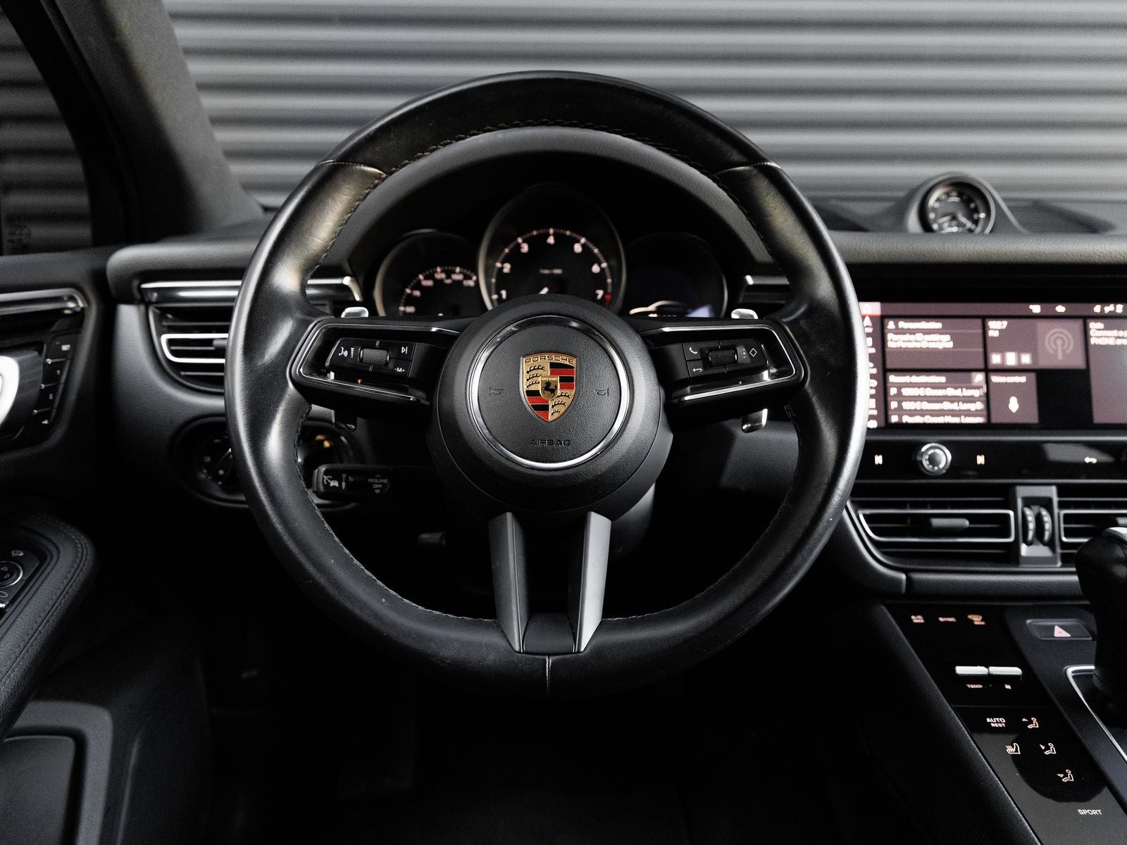 2023 Porsche Macan Base