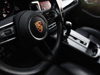 2023 Porsche Macan Base