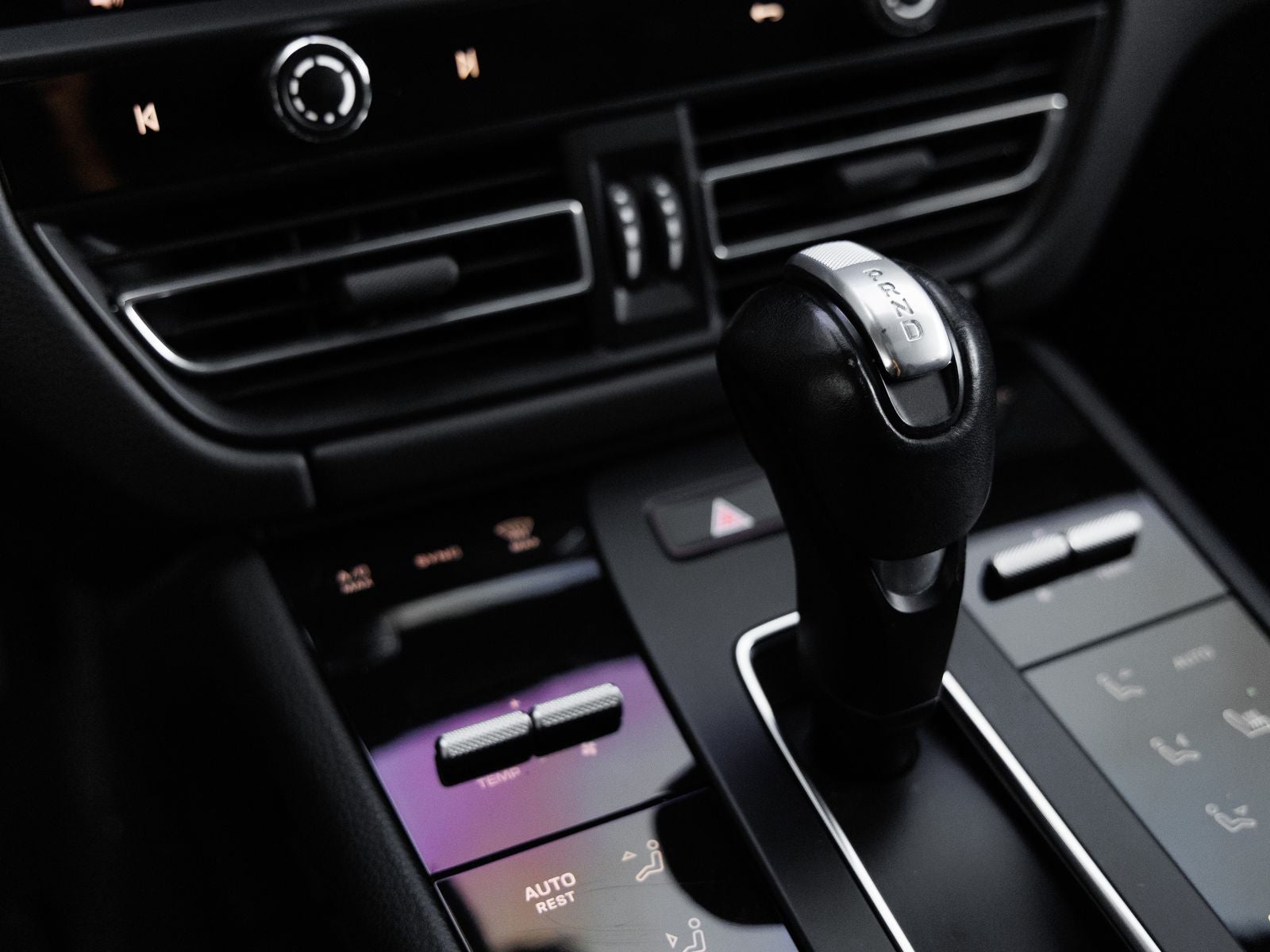 2023 Porsche Macan Base