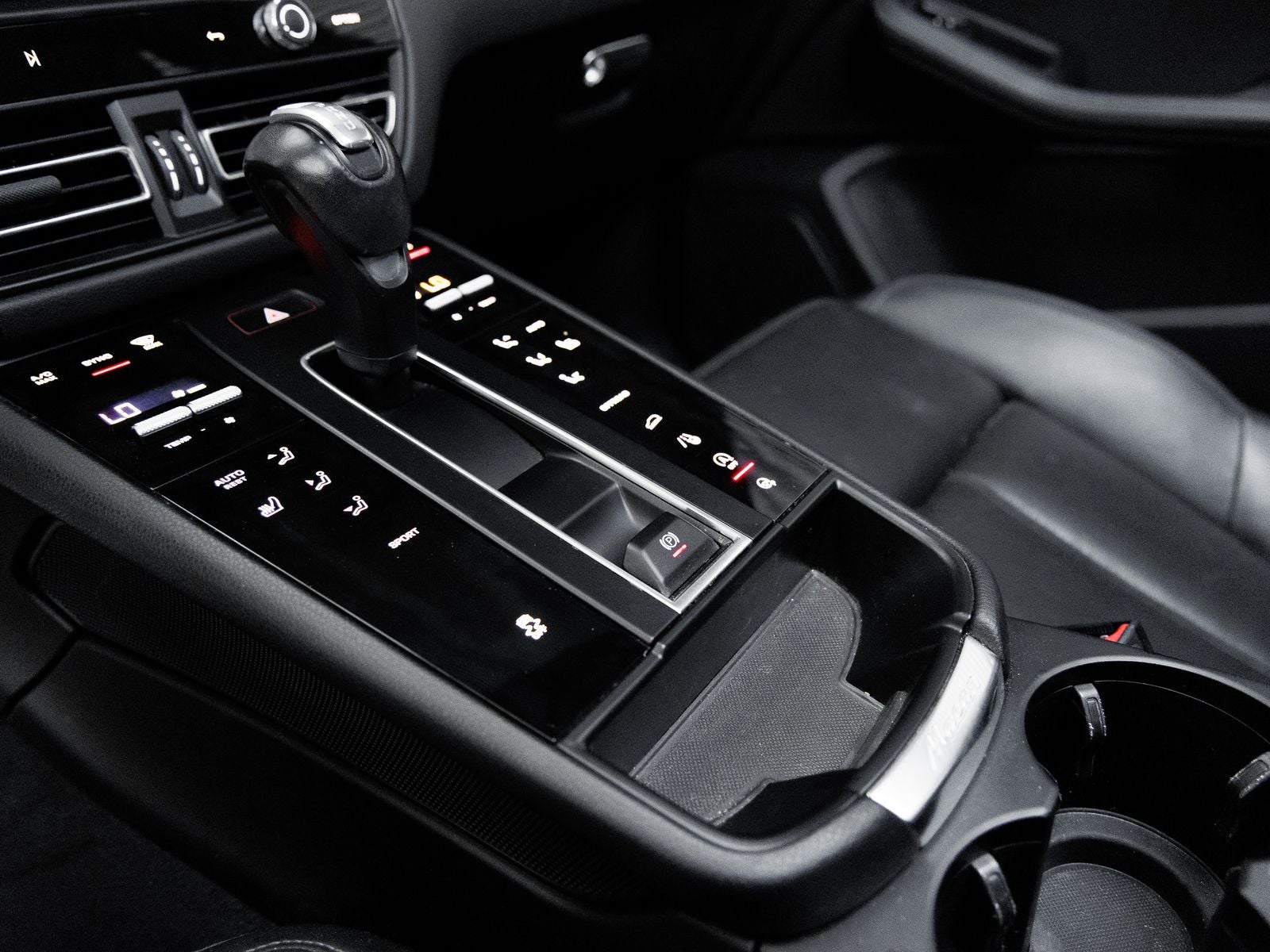 2023 Porsche Macan Base