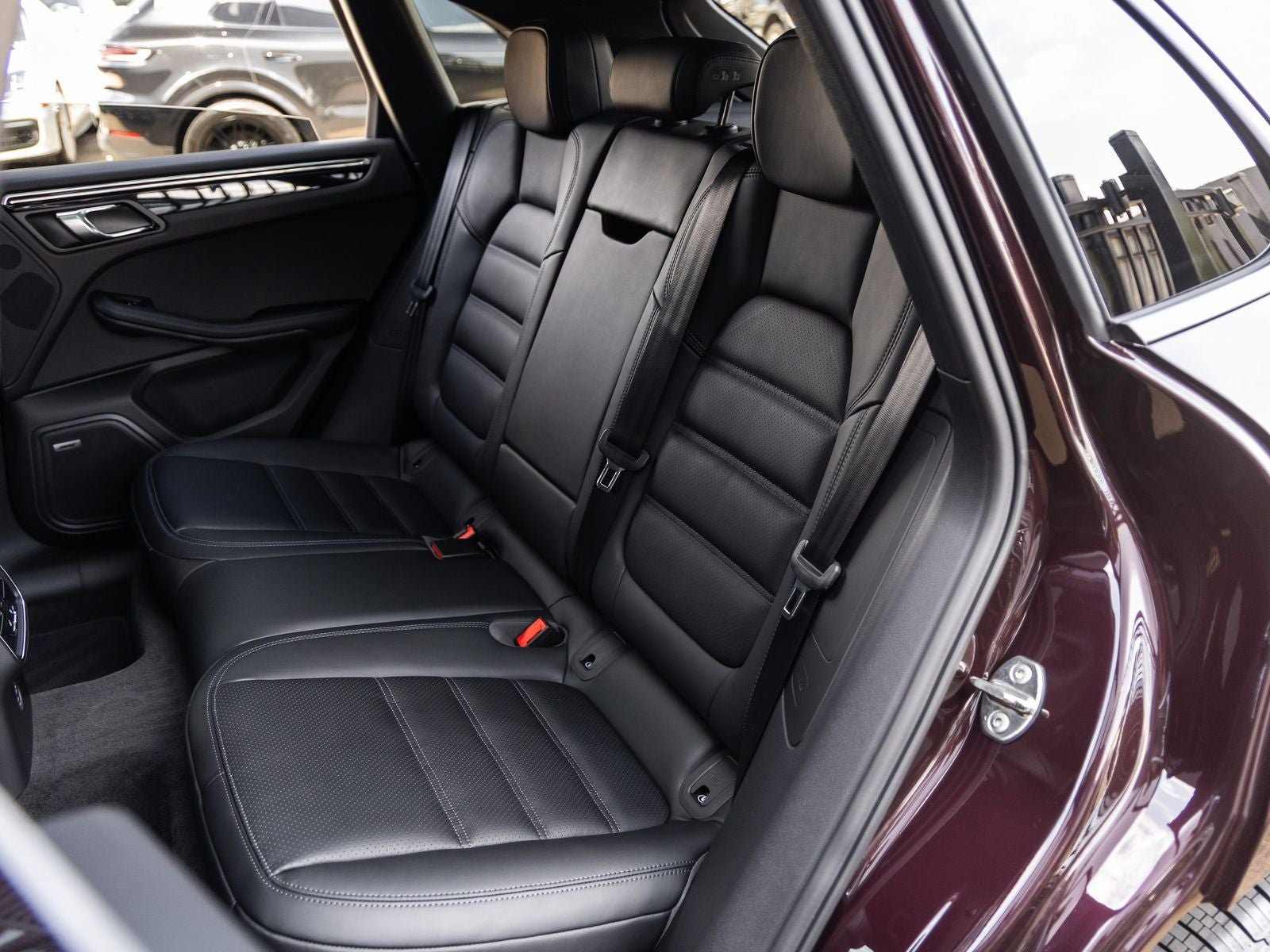 2026 Porsche Macan Base