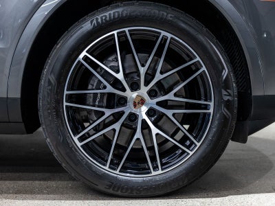 2025 Porsche Cayenne Base