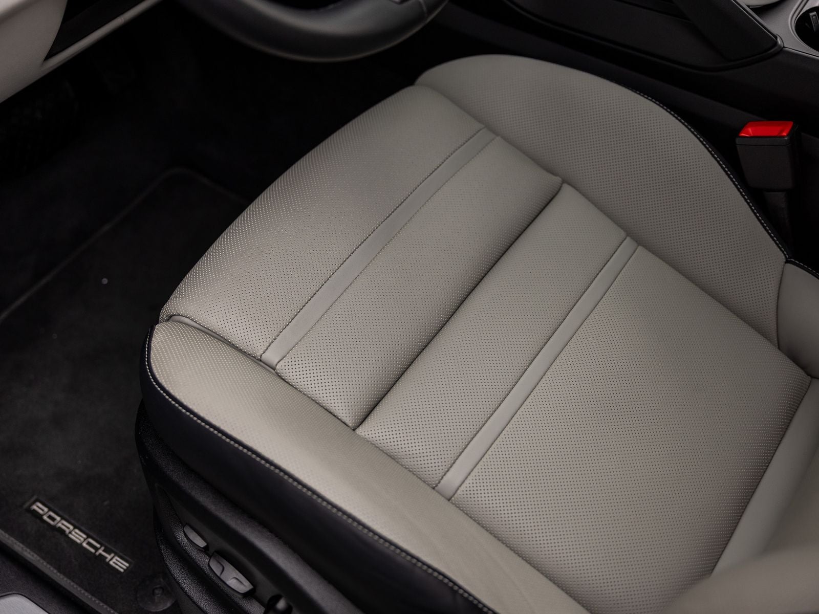 2025 Porsche Cayenne Base