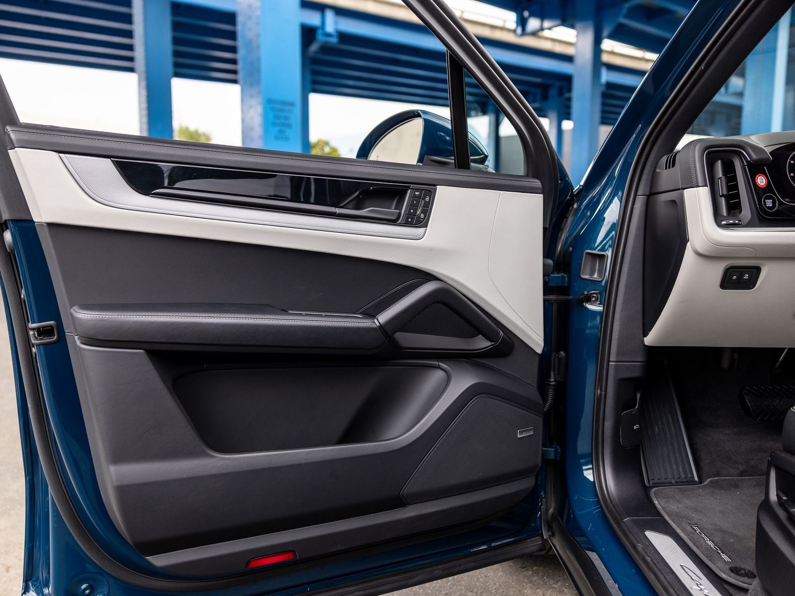 2025 Porsche Cayenne Base