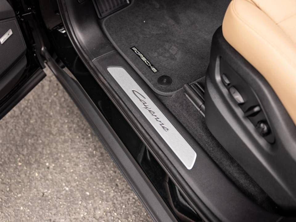 2025 Porsche Cayenne Base