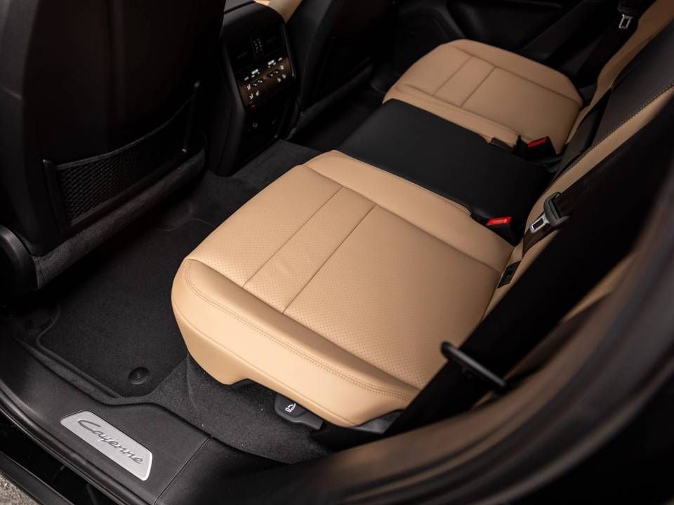 2025 Porsche Cayenne Base