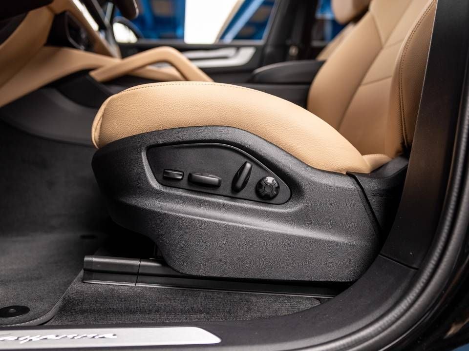 2025 Porsche Cayenne Base