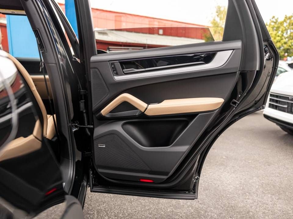2025 Porsche Cayenne Base