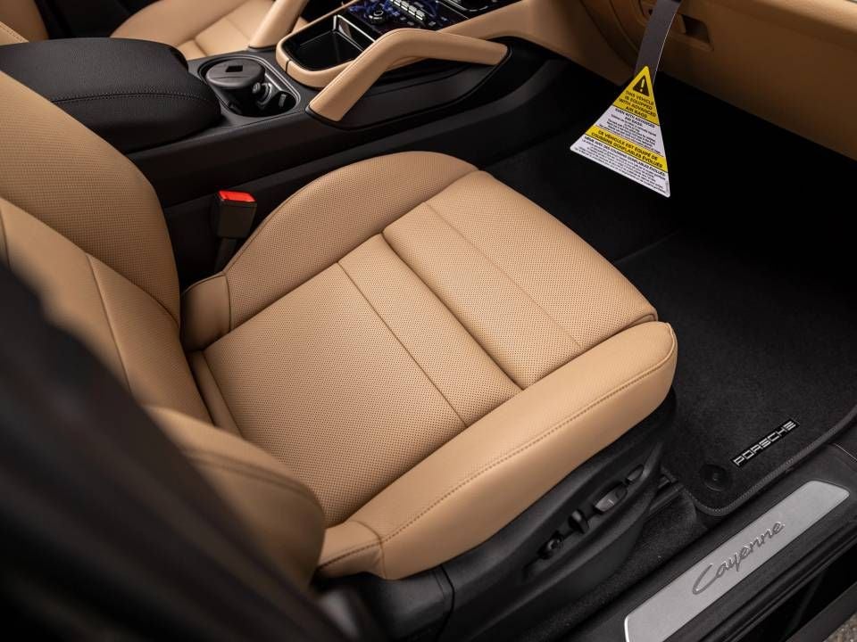 2025 Porsche Cayenne Base