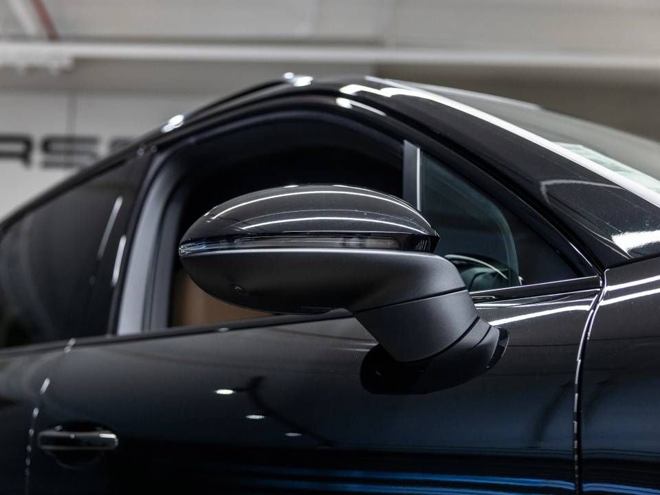 2025 Porsche Cayenne Base