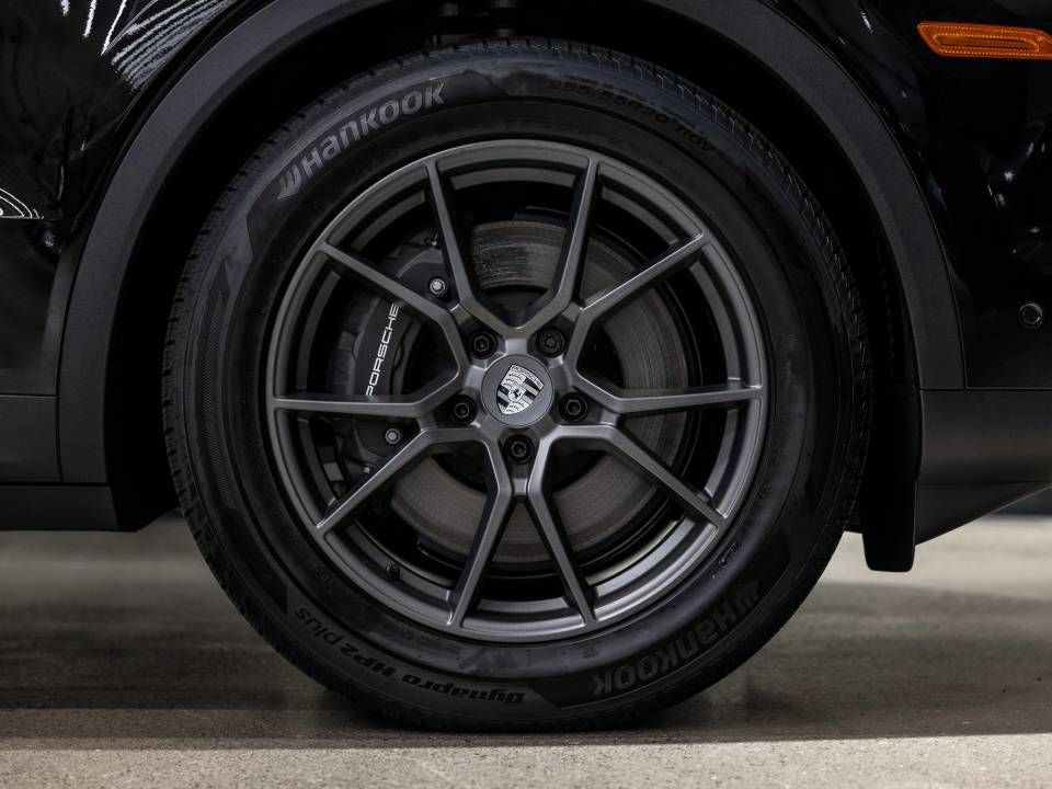 2025 Porsche Cayenne Base