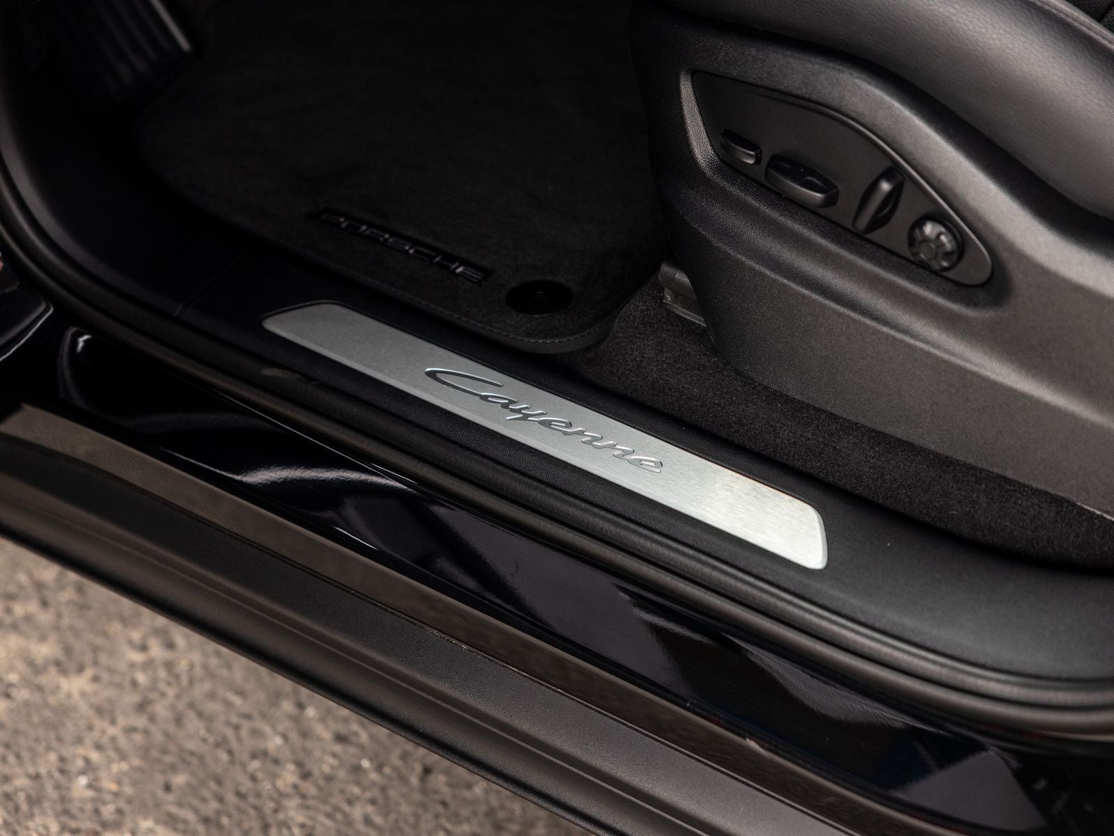 2025 Porsche Cayenne Base