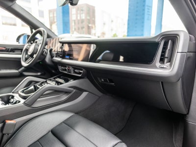 2025 Porsche Cayenne Base