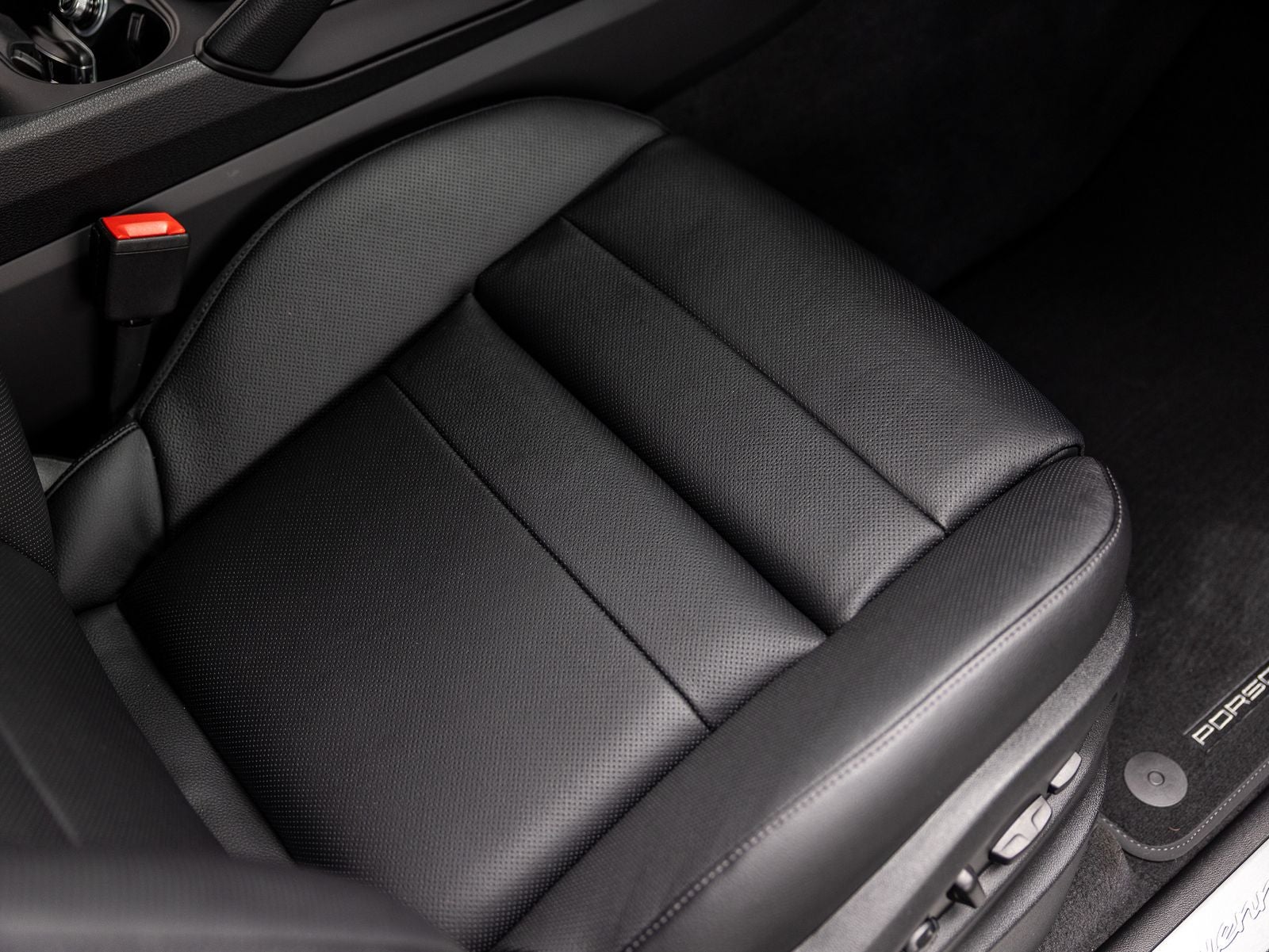 2025 Porsche Cayenne Base