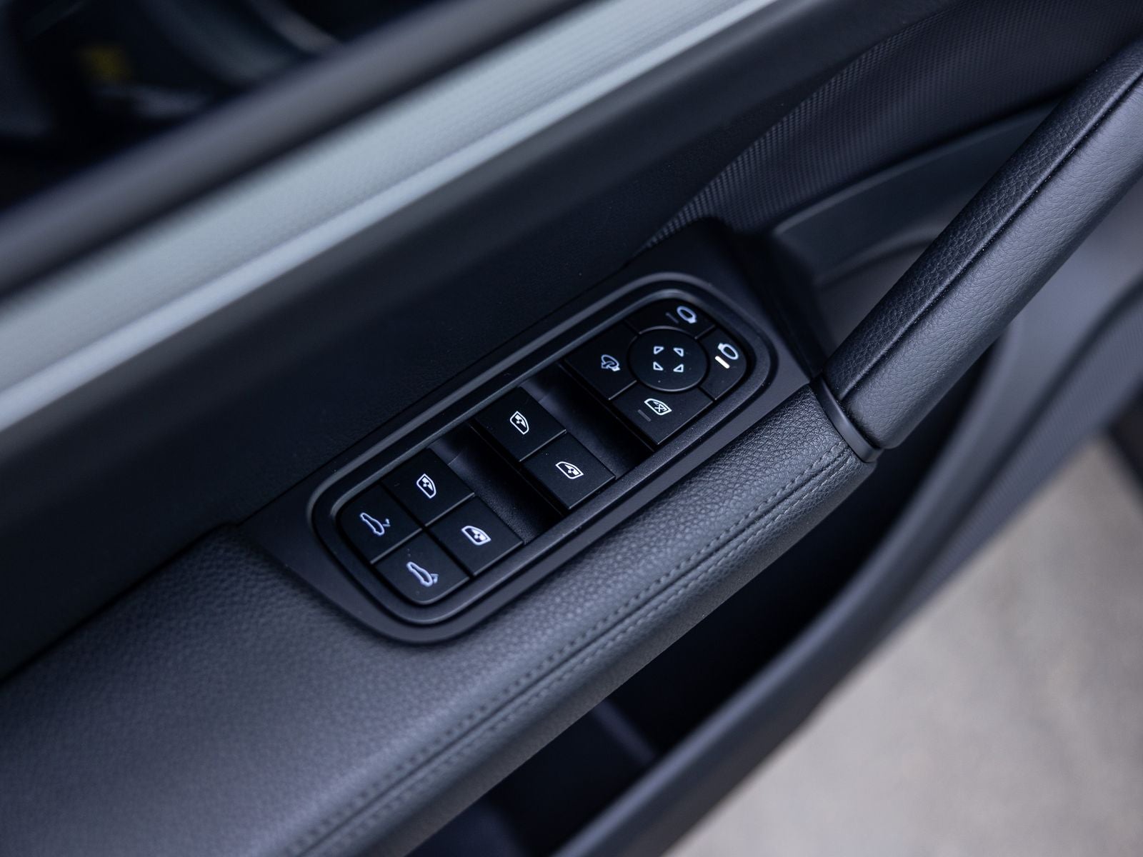 2025 Porsche Cayenne Base