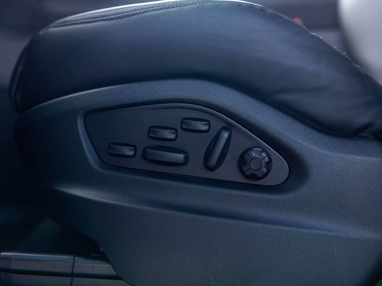 2025 Porsche Cayenne Base