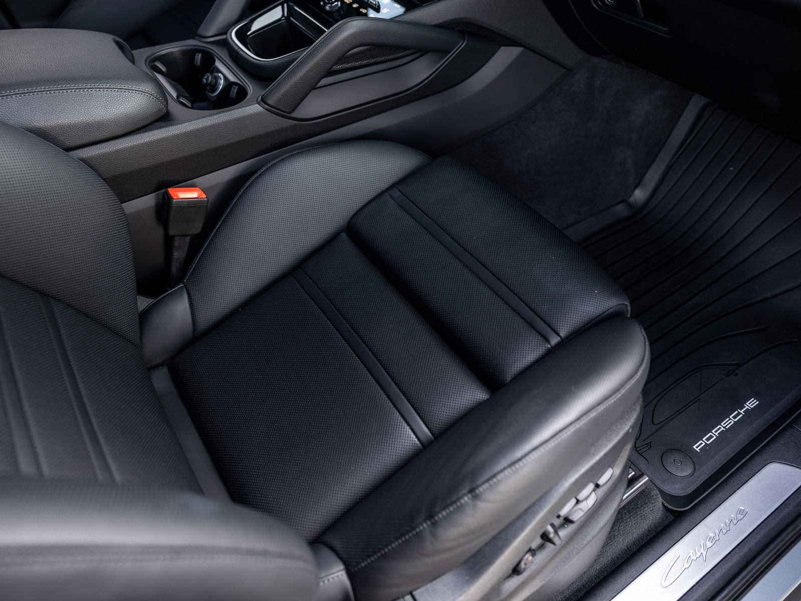 2025 Porsche Cayenne Base