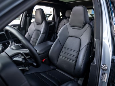2025 Porsche Cayenne Base