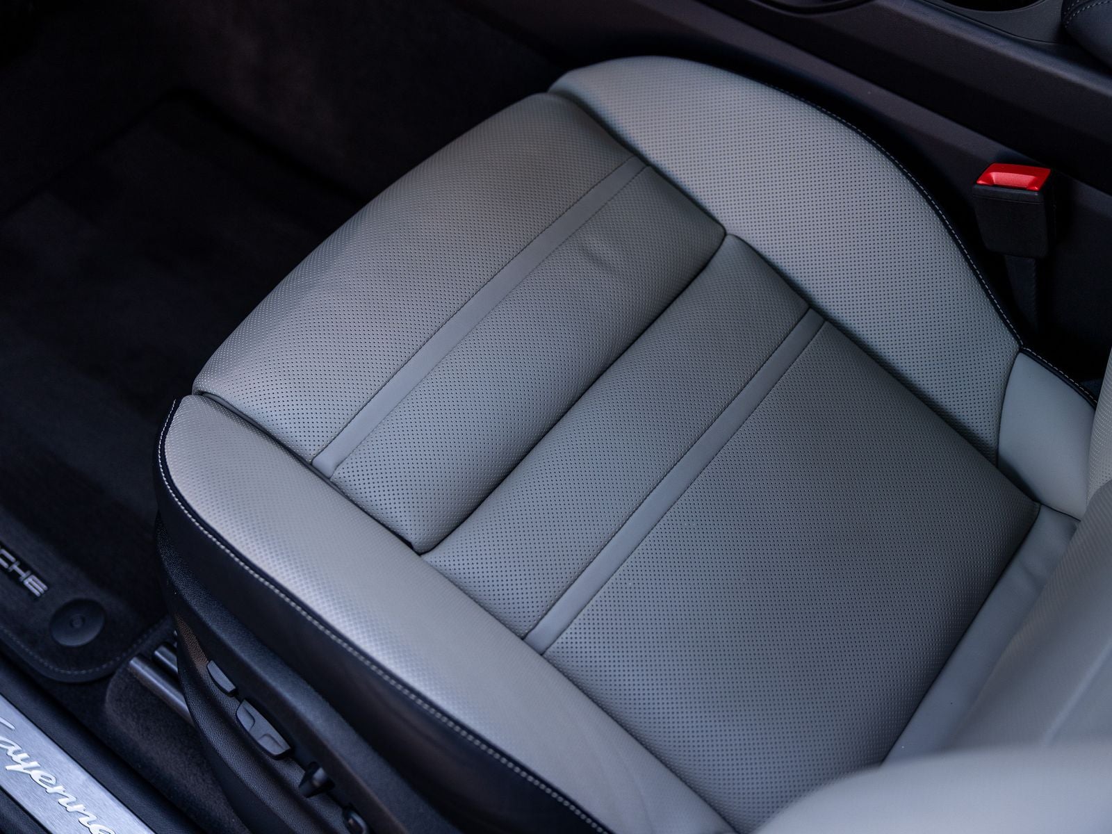 2025 Porsche Cayenne Base