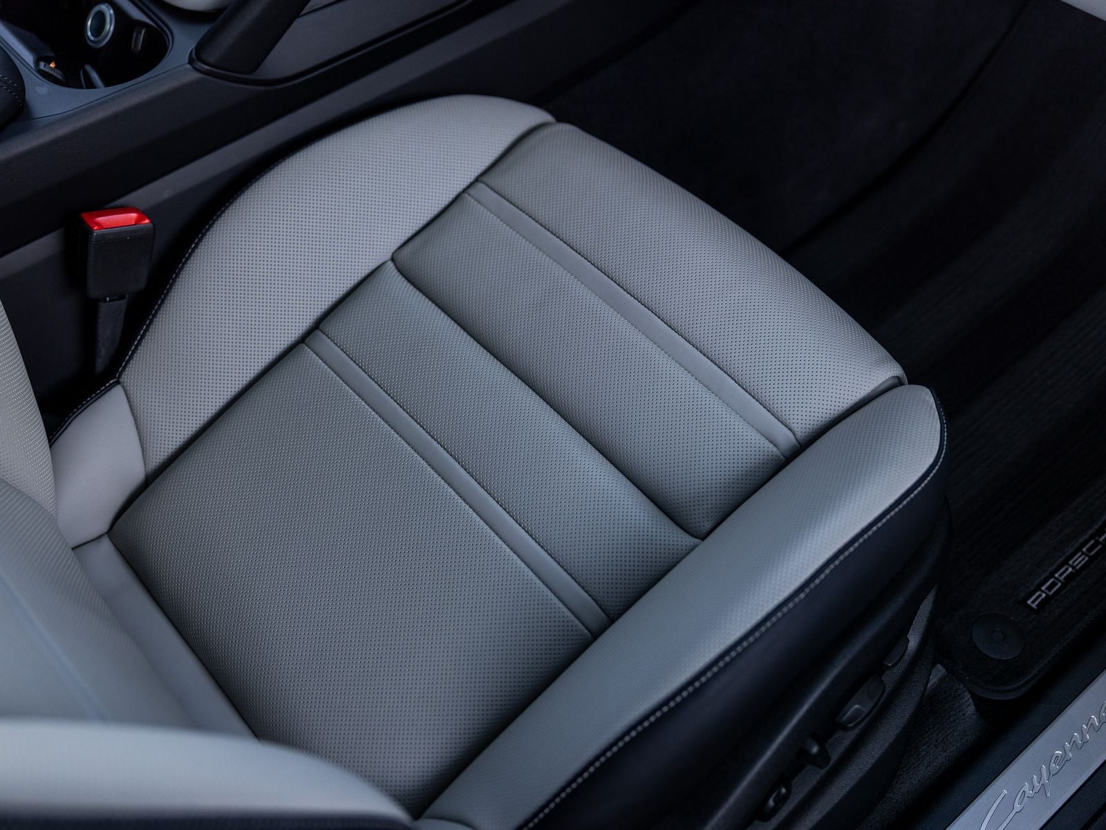 2025 Porsche Cayenne Base