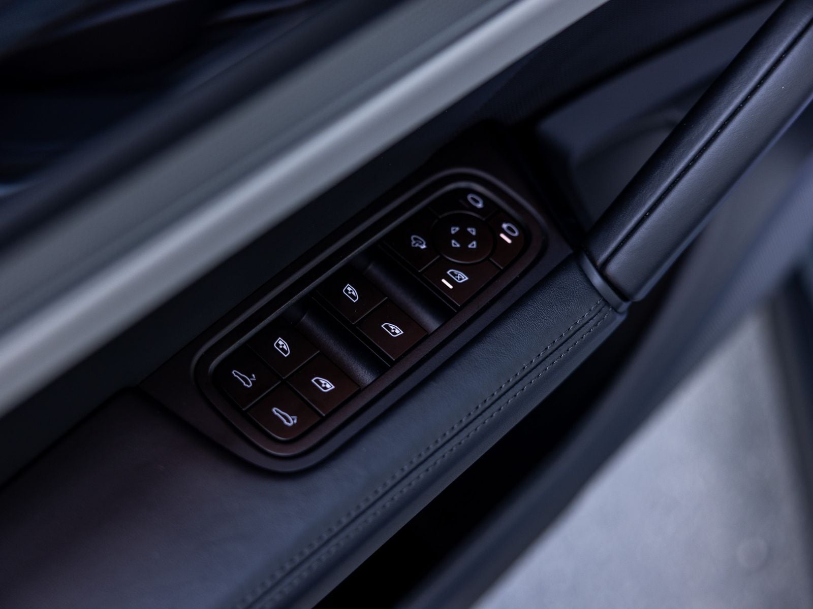 2025 Porsche Cayenne Base