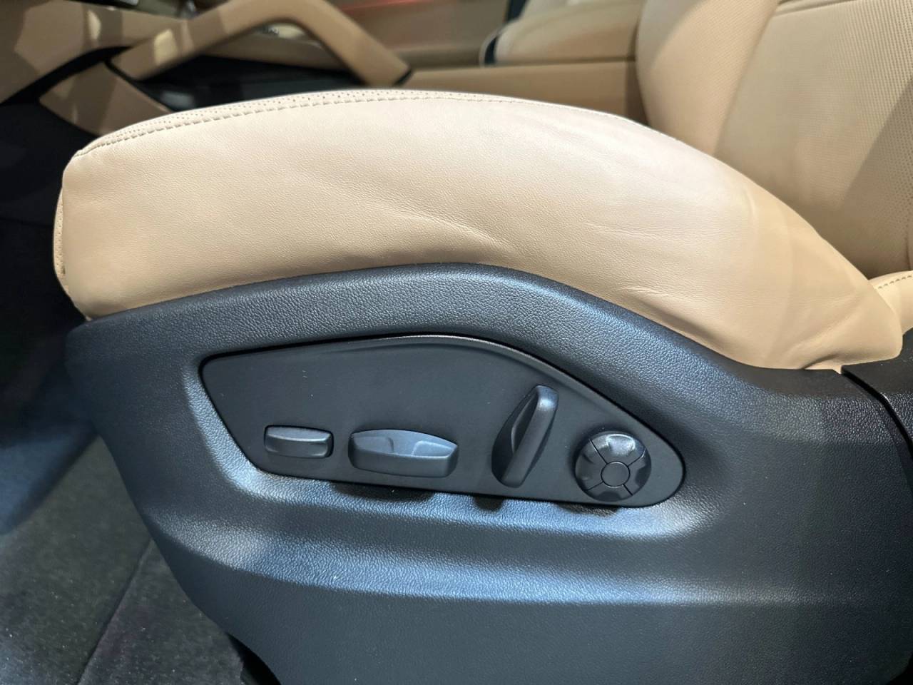 2025 Porsche Cayenne Base