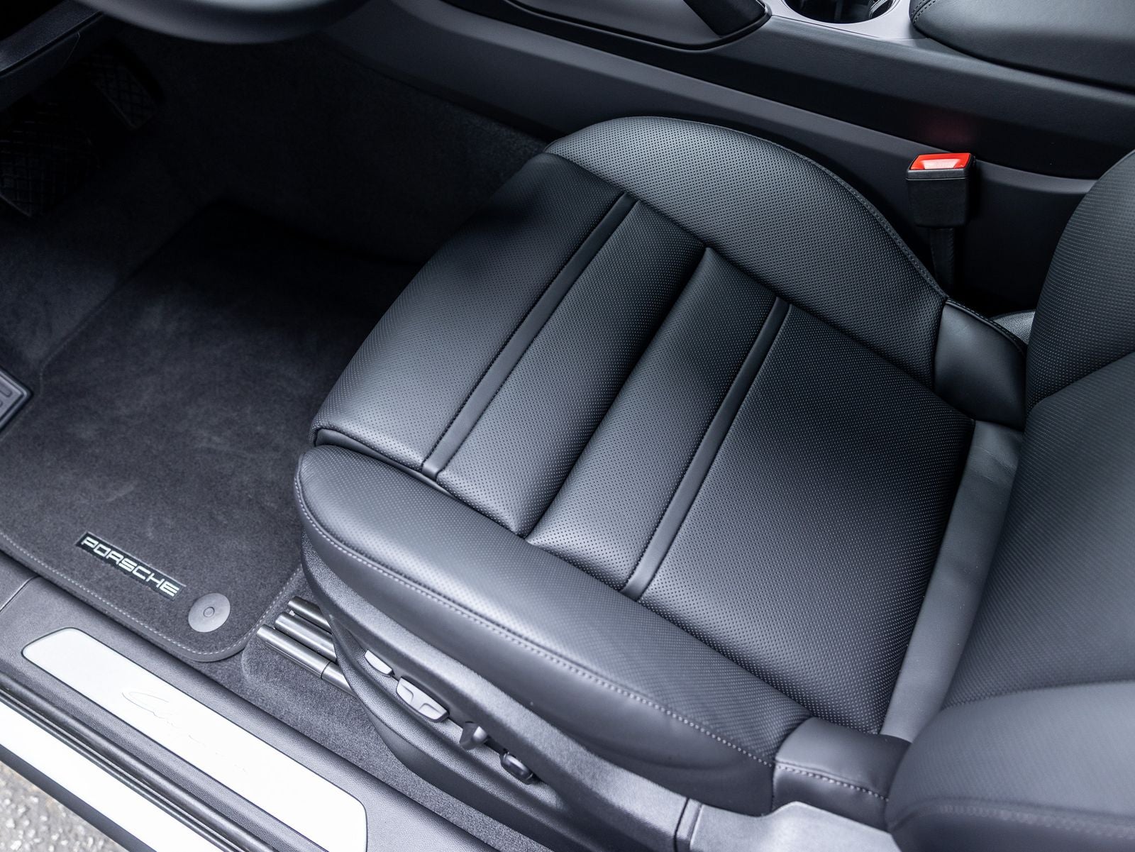 2025 Porsche Cayenne Base