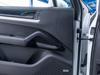 2025 Porsche Cayenne Base