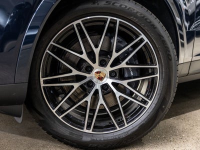 2025 Porsche Cayenne Base