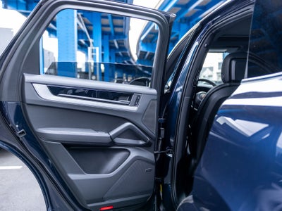 2025 Porsche Cayenne Base