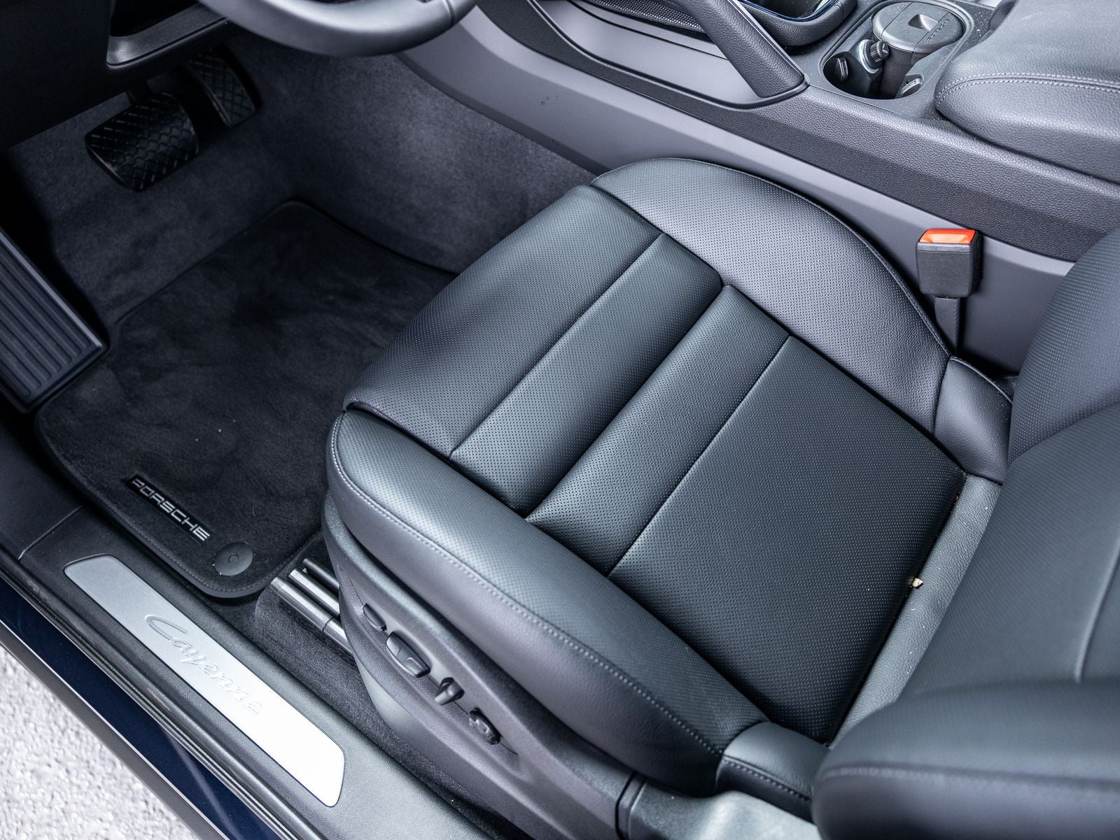 2025 Porsche Cayenne Base