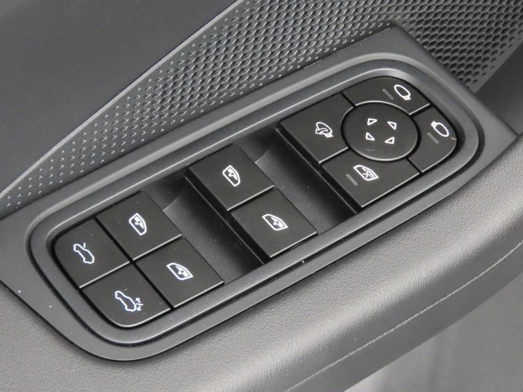 2026 Porsche Macan Macan 4 Electric