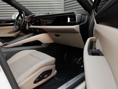 2026 Porsche Macan Macan 4 Electric