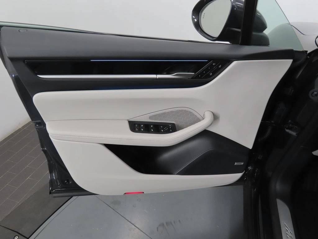 2026 Porsche Macan Macan 4 Electric