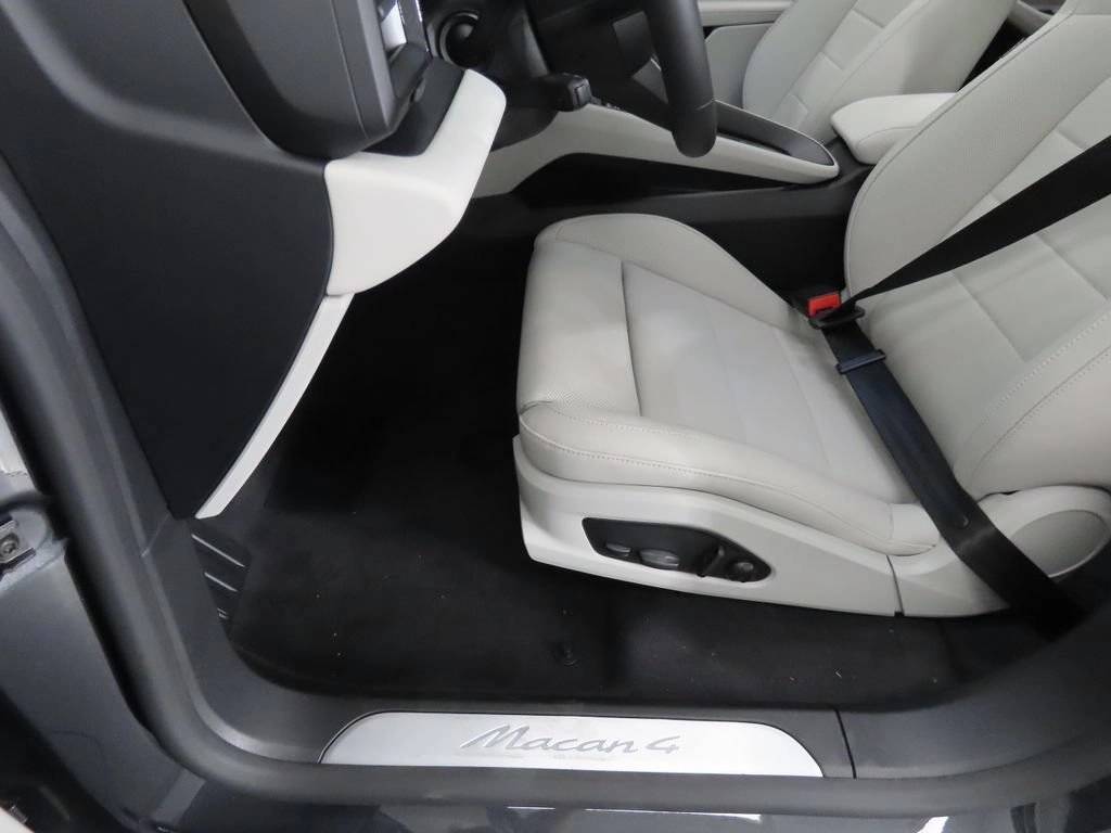 2026 Porsche Macan Macan 4 Electric