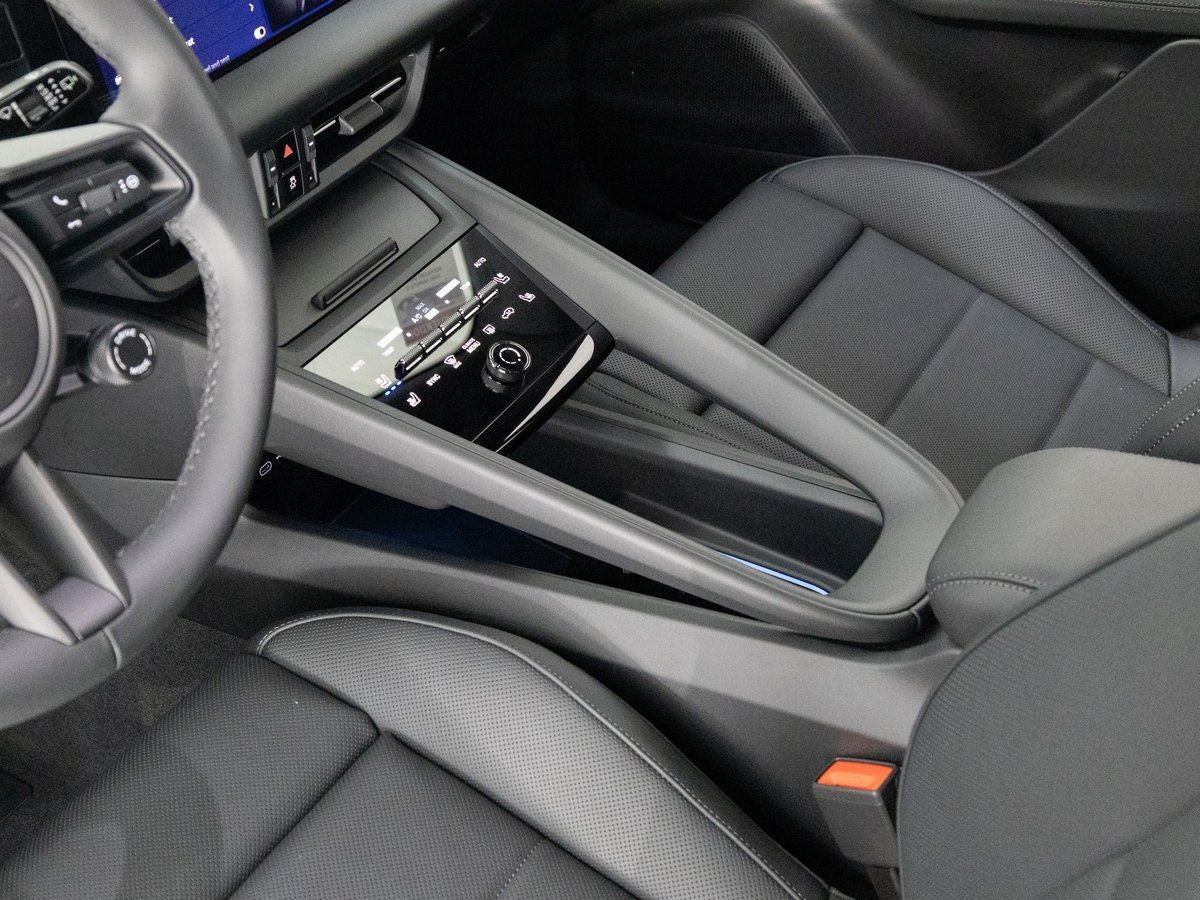 2025 Porsche Macan 4S Electric