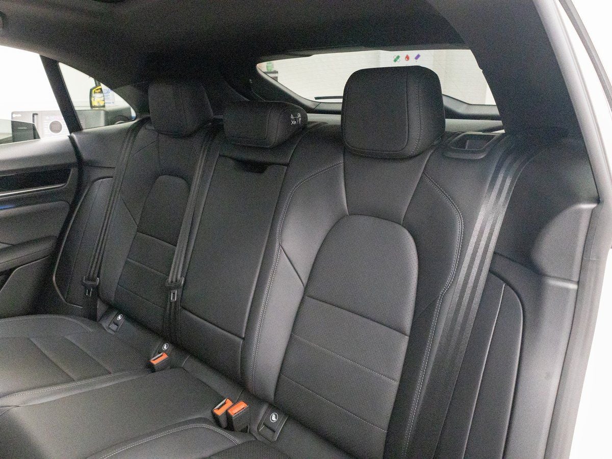 2025 Porsche Macan 4S Electric