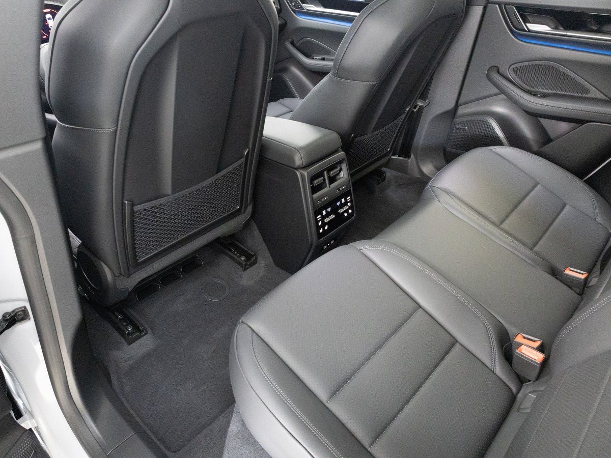 2025 Porsche Macan 4S Electric